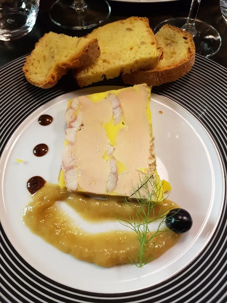 Pressé de Foie Gras À l'Aiguille Fumé